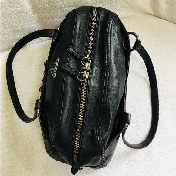 SUPER CUTE PRADA LEATHER SATCHEL 👜🌺☀️ - Picture 13 of 16